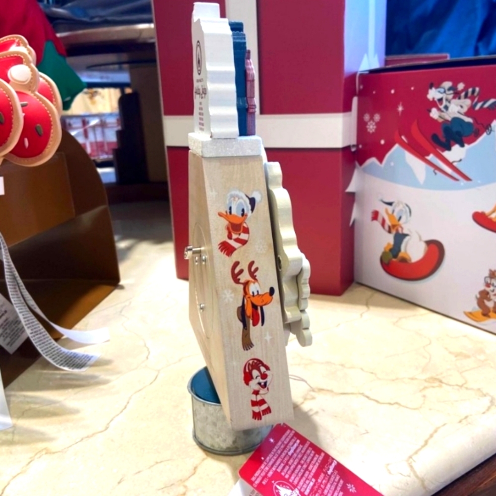 DisneyParks Walt's Holiday Lodge Collection Musical Tree New In Box - Picture 8 of 8